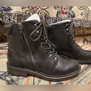 New Bare Traps black boots with zipper